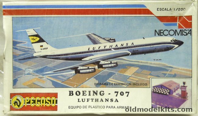 Pegaso 1/210 Boeing 707 Lufthansa With Cardstock Airport Diorama, P408 plastic model kit